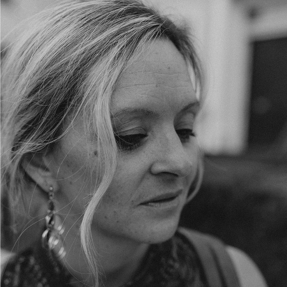 Meet your Posher, Melissa - Picture 1 of 3